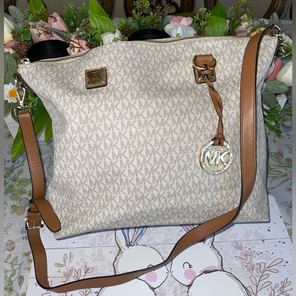 Michael Kors purse - Picture 1 of 7